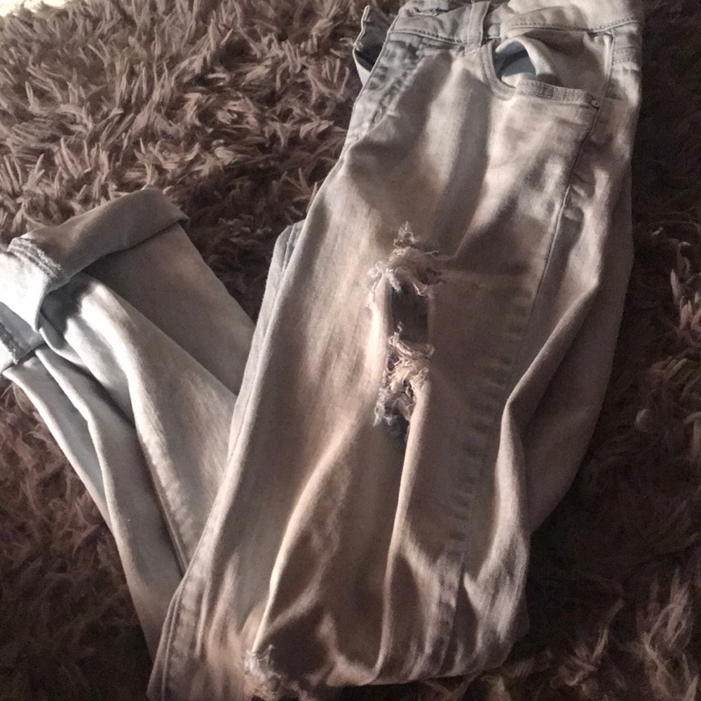 Distressed boyfriend jeans